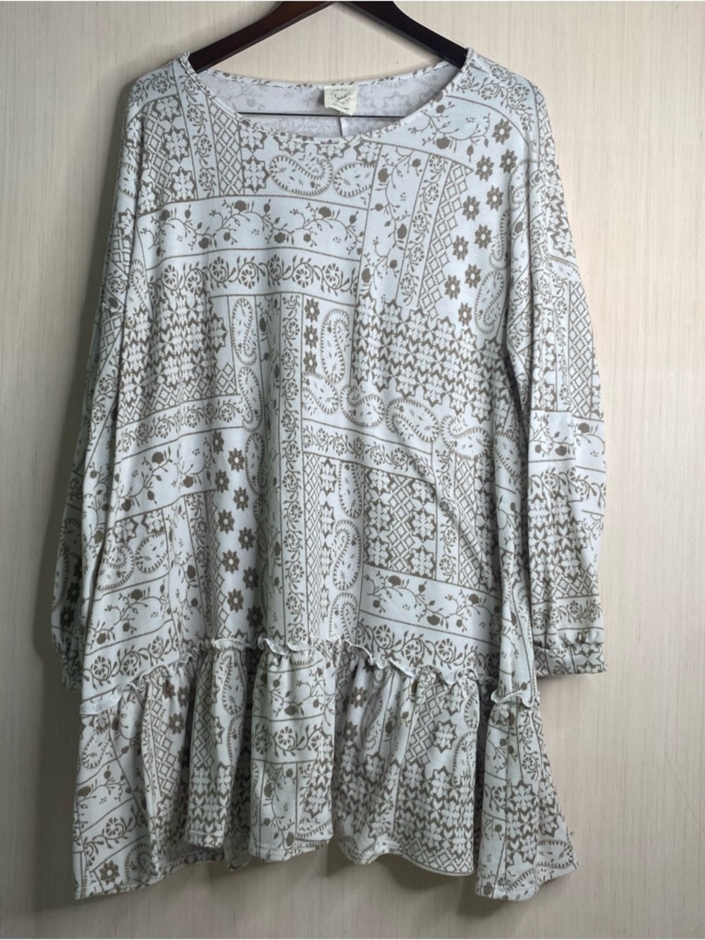 Fantastic Fawn Paisley Print Long Sleeve Tiered Ruffle Hem Dress Cream Medium